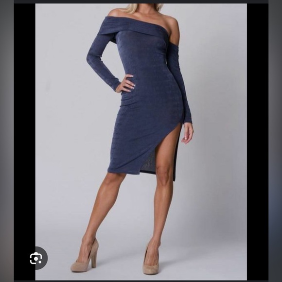 Elegant Off-Shoulder Midi Dress in Blue - Picture 1 of 6